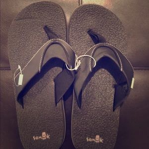 Sanuk sandals size 11